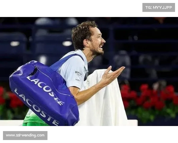 梅德韦杰夫美网摔拍失控心理崩溃 三线作战惨遭生涯低谷